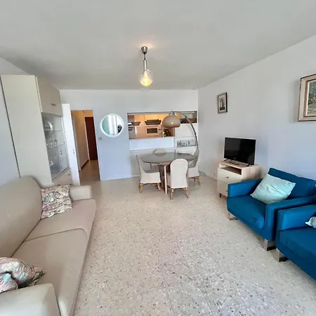 Apartment Confortable Avec Piscine En Bord De - Fr-1-716-64 *